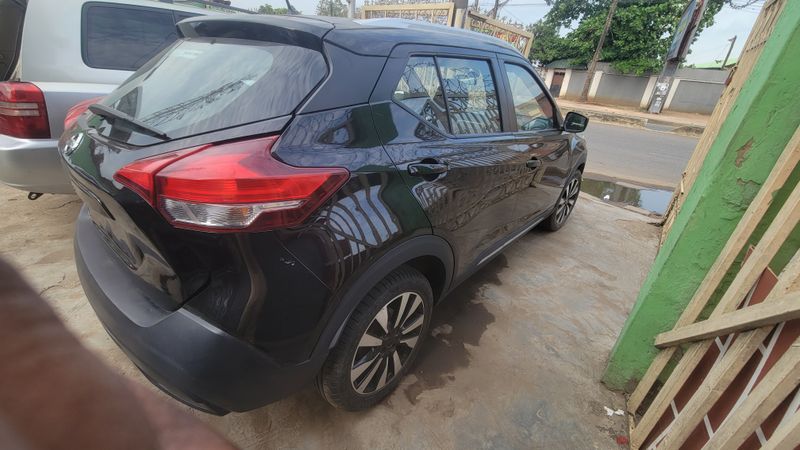 Thumbnail 2 of 2018 Nissan Kicks